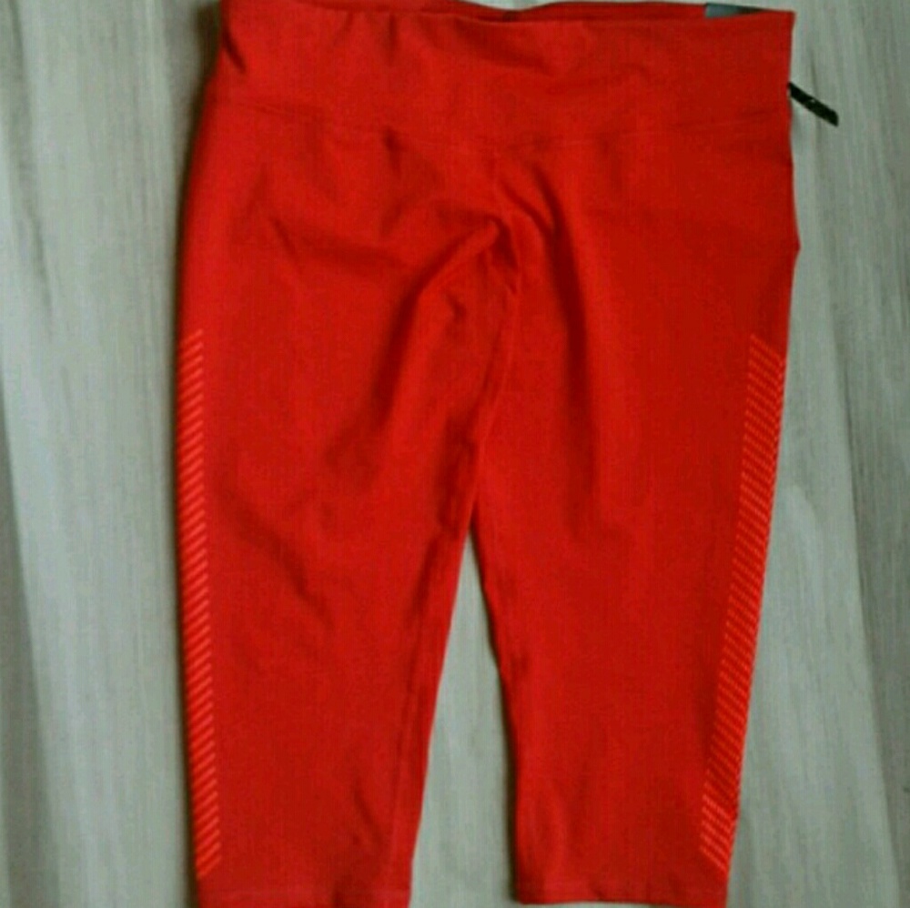 yoga pants. - Picture 4 of 4